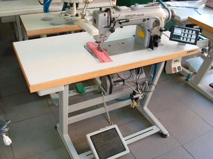 Automatic Zig Zag sewing machine