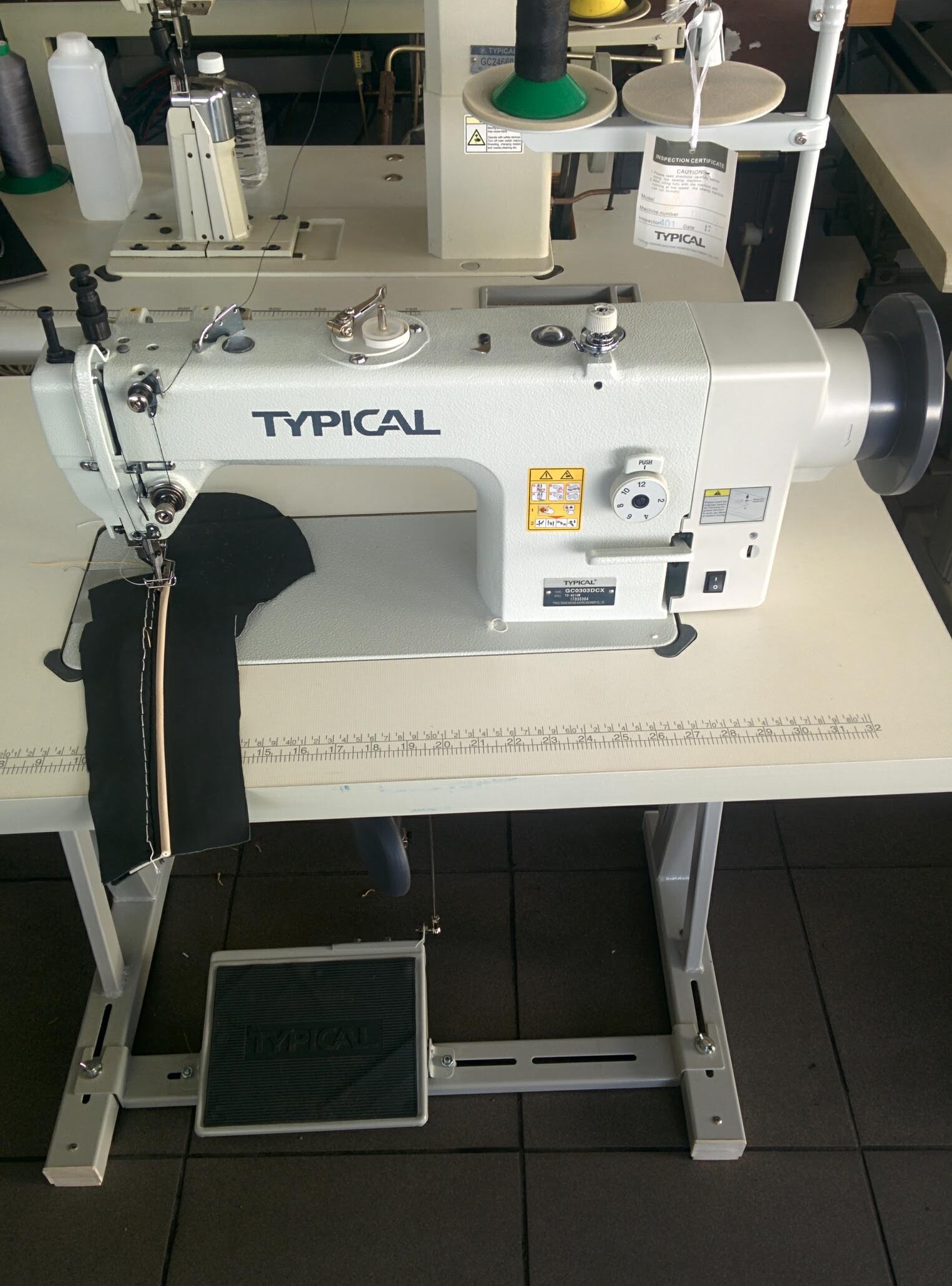 Lockstitch Sewing Machine with Drop and Alternating Top Feed