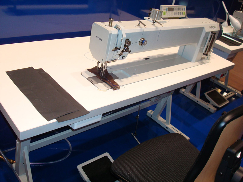 Compound Feed Lockstitch Sewing Machine