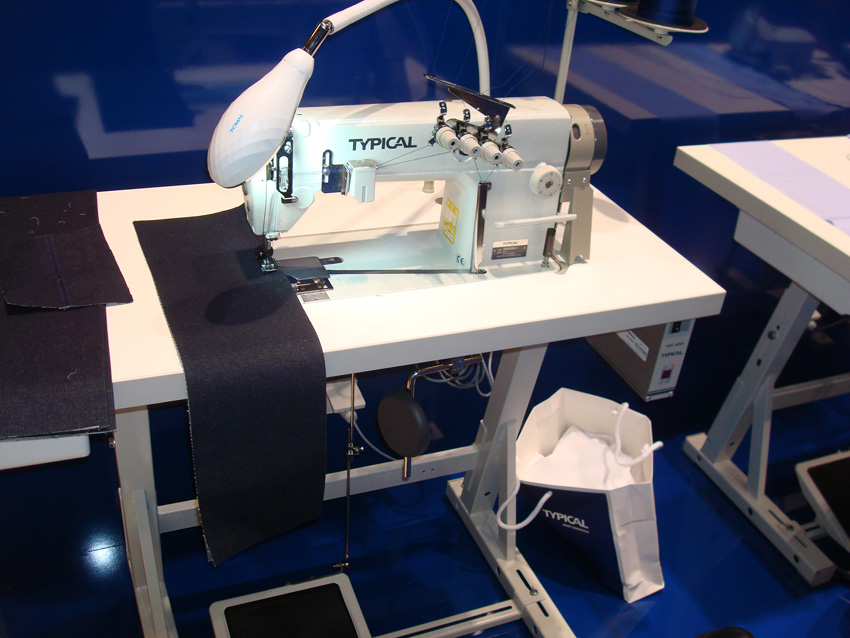 High-Speed Flatbed Chainstitch Sewing Machine