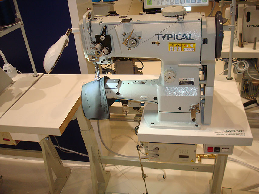 Heavy-Duty Cylinder Arm Compound Feed Sewing Machine with Vertical Hook