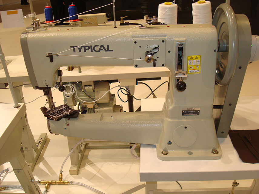 Extra Heavy-Duty Compound Feed Cylinder Arm Lockstitch Sewing Machine