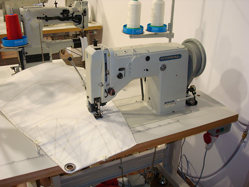  Extra Heavy-Duty Zig Zag Lockstitch Sewing Machine