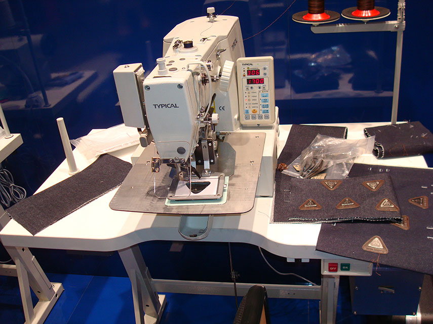 Electronic Lockstitch Pattern Sewing Machine   